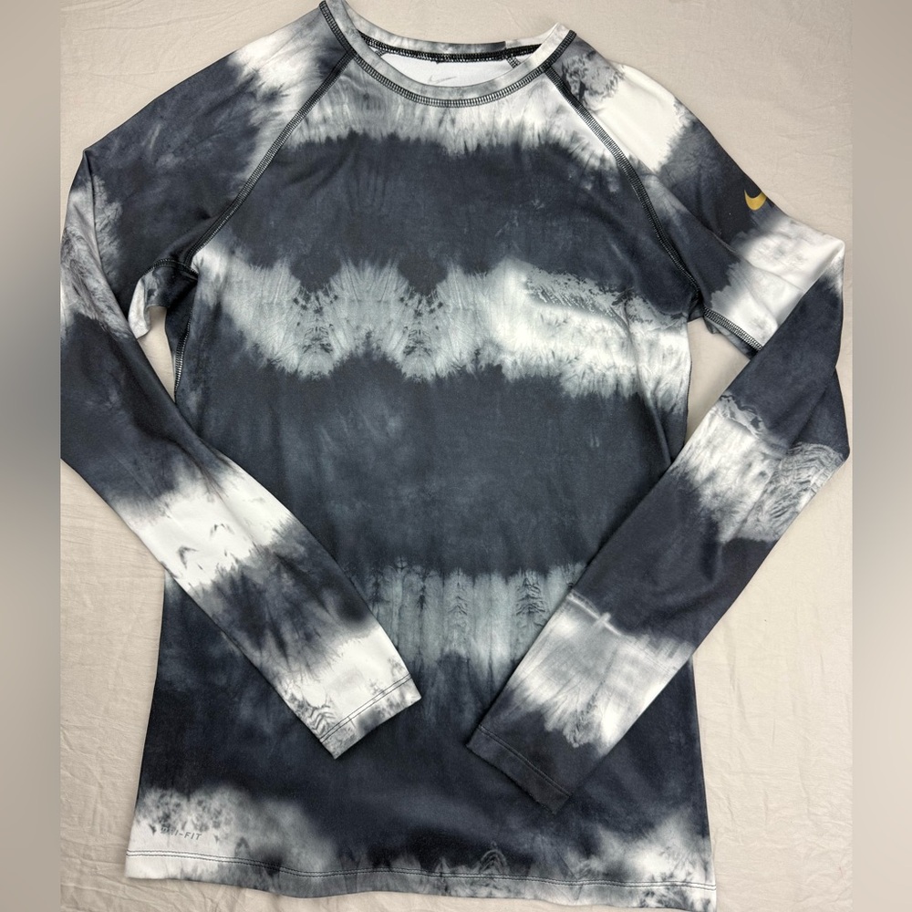 Nike combat fitted women’s Tie-Dye Long Sleeve Top size large